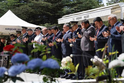 Ahmet Tozluklu Şehitliği’nde duygusal bayram

