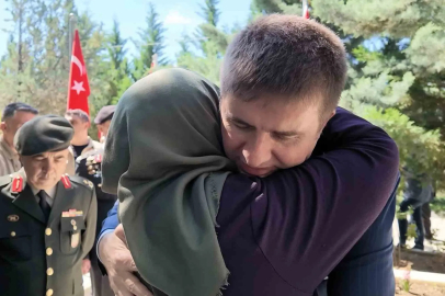 Şehit annesinden yürek burkan sözler: "Gelmesem küstü zannediyorum"

