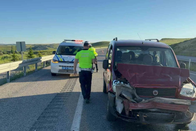 Yozgat’ta iki otomobil çarpıştı 8 kişi yaralandı
