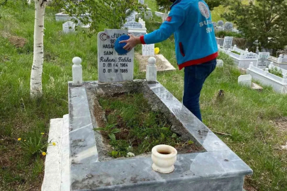 Susuz’da şehit kabirleri bayram öncesi özenle temizlendi
