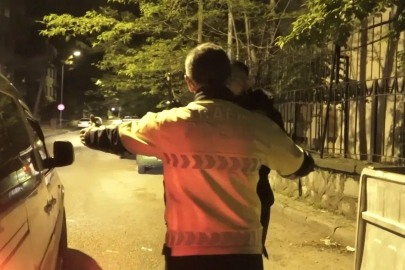 Uygulamada görüntü alan gazetecinin üzerine yürüdü: "Çekme beni senin donuna kadar alırım"
