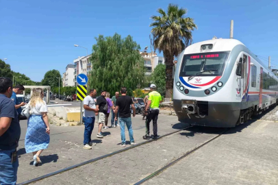 Trenin altında kalan yaya ağır yaralandı
