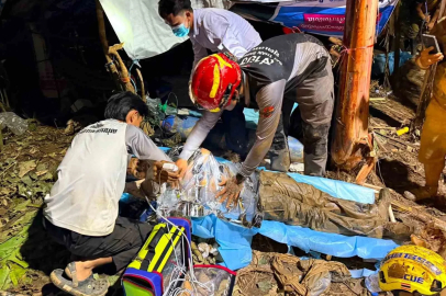 Laos’ta mağarada mahsur kalan define avcılarından 5’i sağ olarak kurtarıldı
