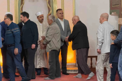 Muğla Valisi Akbıyık vatandaşlarla bayramlaştı
