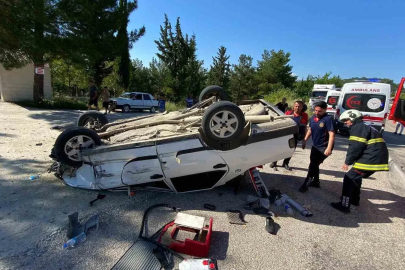 Osmaniye’de kontrolden çıkan araç takla attı: 2 yaralı
