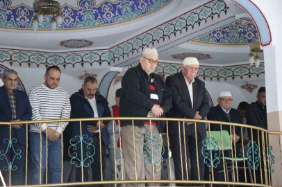 Bolu’da bayram namazında camiler doldu taştı
