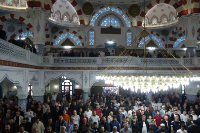 Kilis’te bayram namazında camiler doldu taştı
