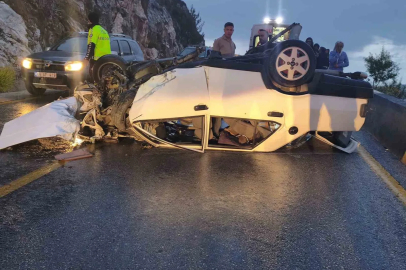 Takla atan otomobil ters döndü: 5 yaralı
