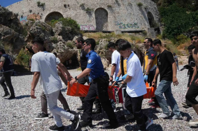 Arkadaşını kurtarmak isterken boğulma tehlikesi geçiren çocuk hastanelik oldu
