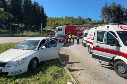 Samsun’da SUV ile otomobil çarpıştı: 1’i çocuk 2 yaralı
