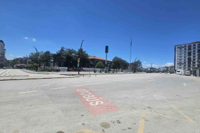 Elazığ’da cadde ve sokaklar boş kaldı
