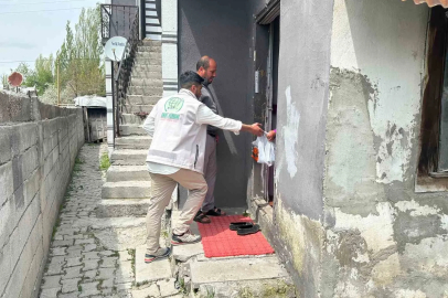 Umut Kervanı Ağrı’da yüzlerce hanenin sofrasına kurban eti ulaştırdı
