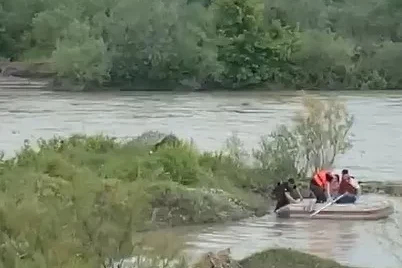 Tokat’ta elektrikli bisikletle Kelkit Çayına düşen 4 gençten 2’si kayıp
