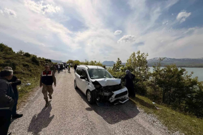 Tatvan’da otomobille kamyonet çarpıştı: 6 yaralı
