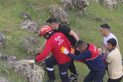 Iğdır’da otomobil uçuruma yuvarlandı: 4 yaralı
