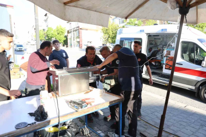 Nevşehir’de parmağı kıyma makinesine sıkışan esnafı itfaiye kurtardı
