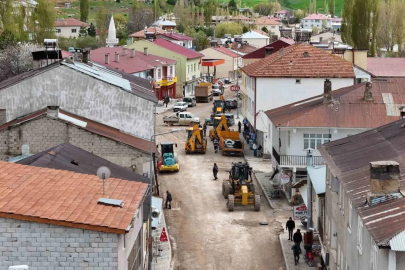 Büyükşehir’den Sarız’daki 1,3 kilometrelik ana arterde yol yapım ve sıcak asfalt çalışması
