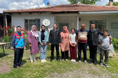 Bilecik’te şehit ve gazi ailelerine bayram ziyareti
