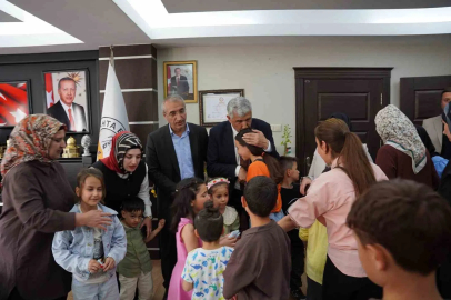 Kahta Belediyesi’nde bayramlaşma programı yoğun katılımla gerçekleştirildi
