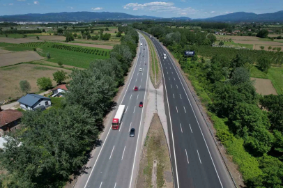 Anadolu Otoyolu Sakarya geçişinde trafik havadan görüntülendi
