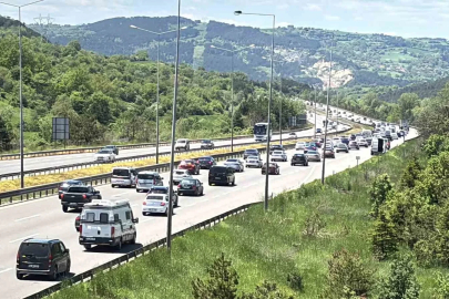 Bolu geçişinde trafik durma noktasına geldi
