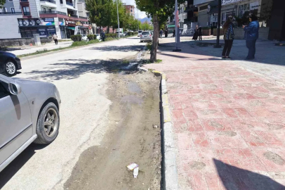 Van’ın tarihi caddesi altyapı kurbanı vatandaş ve sürücüler isyan noktasında
