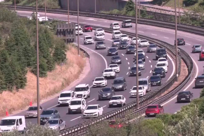 Kocaeli TEM Otoyolu’nda kilometrelerce araç kuyruğu oluştu
