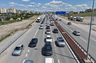 Tatilin son gününde dönüş yoğunluğu arttı: 43 ilin bağlantı noktası havadan görüntülendi
