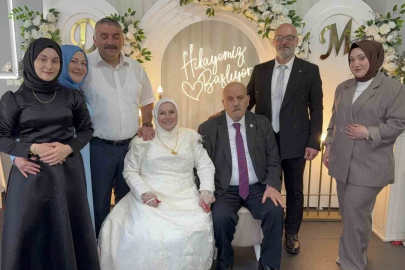 52 yıl sonra hayallerine kavuştular: Kaçarak evlenen çift düğün yaptı
