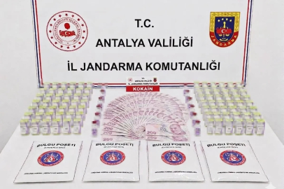 Antalya’da turistlere uyuşturucu satan 15 kişi tutuklandı
