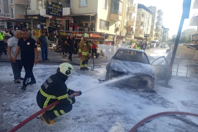 Hatay’da seyir halindeki otomobilin motoru alev aldı
