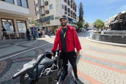 Filistin için pedal çeviriyor: Berlin’den Tokyo’ya uzanan yolculuk Edirne’den geçti
