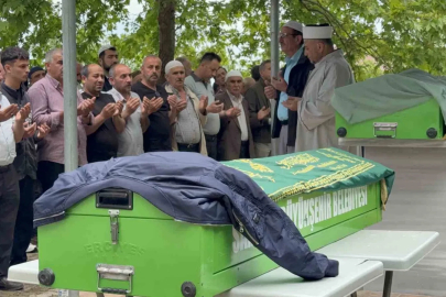 Bayram yolunda kazada ölen genç çift, yan yana toprağa verildi
