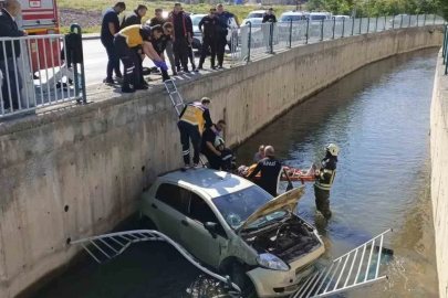 Otomobil sulama kanalına düştü, ekipler yaralı için seferber oldu

