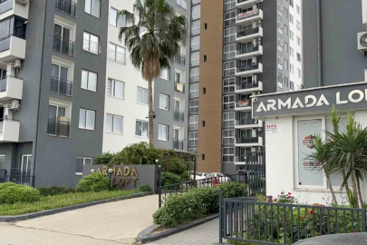 Komşusunun evine otomatik tabancayla ateş açtı
