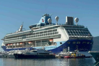 Dev gemi 2 bin500 yolcusu ile Marmaris Limanı’na demirledi
