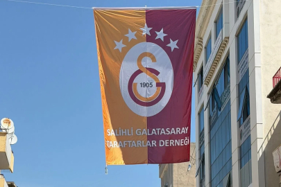 Salihli’de caddelere şampiyon Galatasaray bayrakları asıldı
