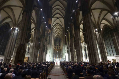 Köln Katedrali, 1 Temmuz’dan itibaren turistlerden 12 Euro giriş ücreti alacak
