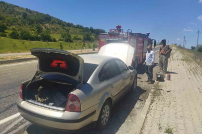 Seyir halindeki otomobil alev aldı
