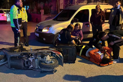 Panik yapan motokurye motosikletle birlikte devrilerek yaralandı
