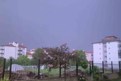 Bolu’da şimşekler geceyi aydınlattı
