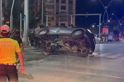 Elazığ’da otomobille çarpışan  araç yan yattı: 11 yaralı
