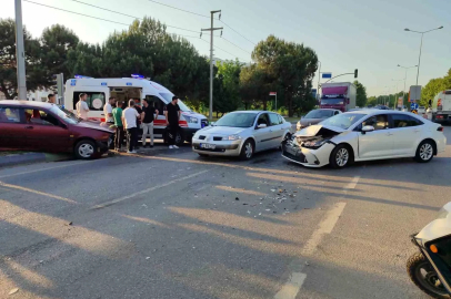 D-650’de iki otomobil kafa kafaya çarpıştı: 1 yaralı
