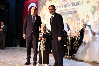 Kur’an kursunu başlarına taç takarak tamamladılar
