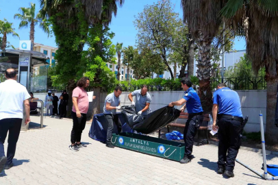 Otobüs durağındaki bankta ölü bulundu
