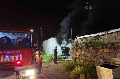 Kayseri’de metruk evde yangın
