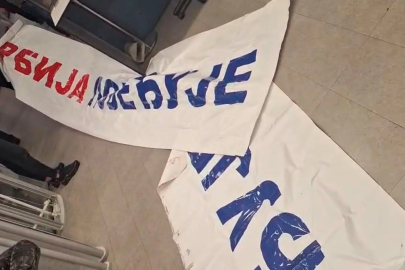 Karadağ, AB Zirvesi öncesi charter uçuşla ülkeye gelen 87 Sırbistan vatandaşını Sırbistan’a geri gönderdi
