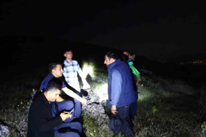 Dağlık alanda mahsur kalan baba ve oğlu kurtarıldı
