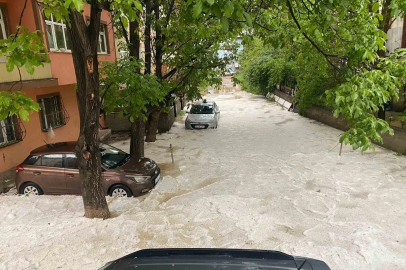 Gümüşhane’de dolu ve sağanak hayatı felç etti
