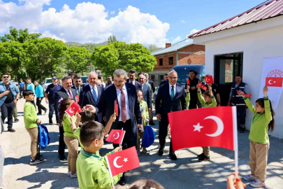 Bakan Yusuf Tekin Giresun’da hayırsever desteğiyle yapılan okul ve camiyi hizmete açtı
